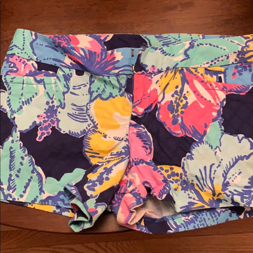 Lilly Pulitzer floral print shorts Elle style